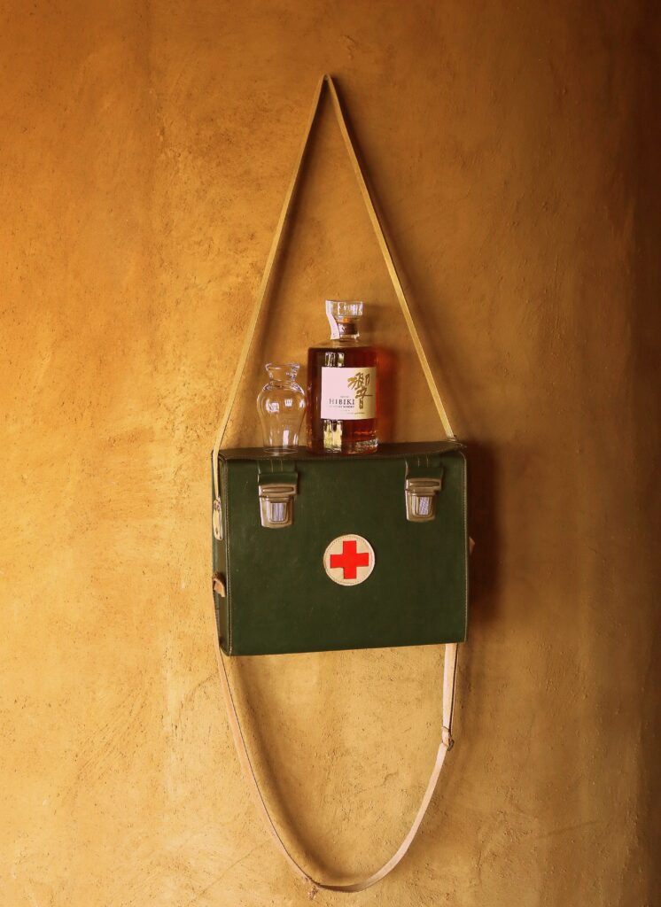 Randonnée survie produits à mettre dans sa trousse de soin pour survivaliste et randonneur